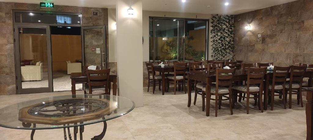 Black Iris Hotel II Madaba Exterior photo