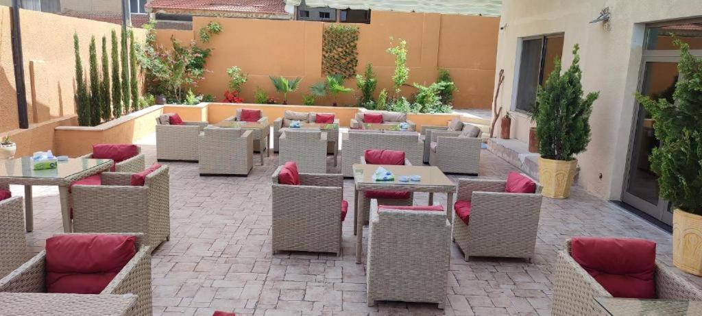 Black Iris Hotel II Madaba Exterior photo