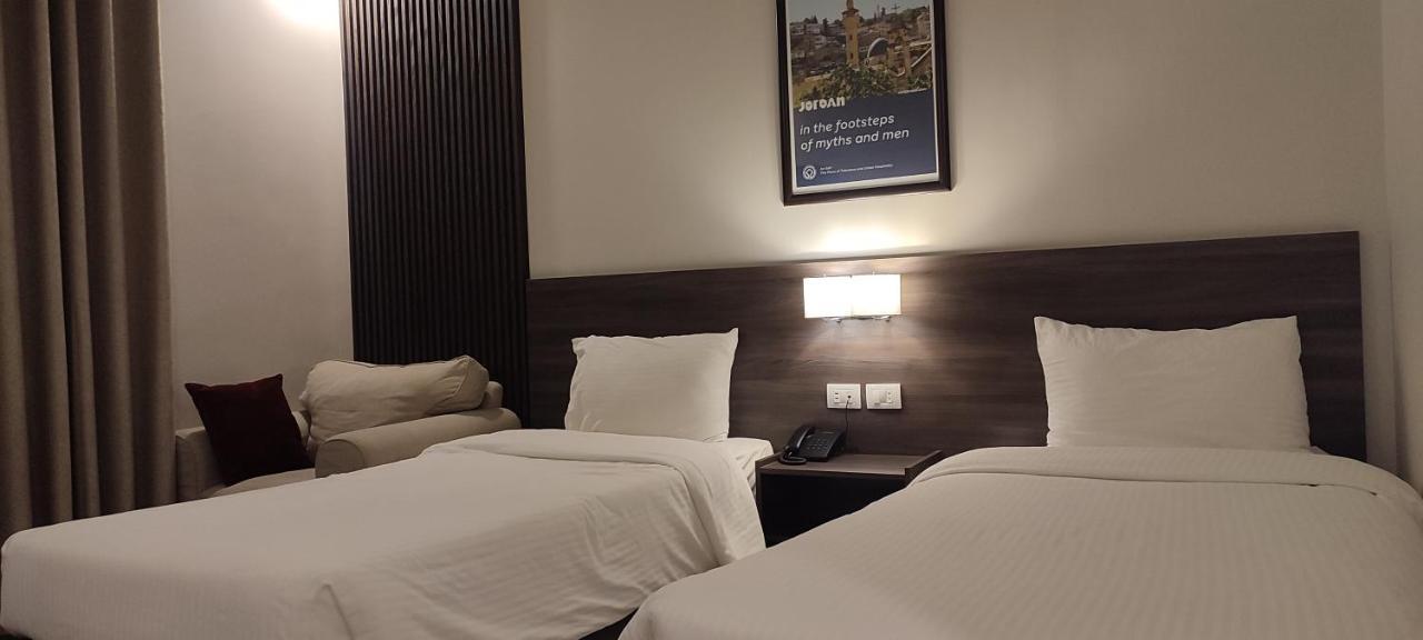 Black Iris Hotel II Madaba Exterior photo
