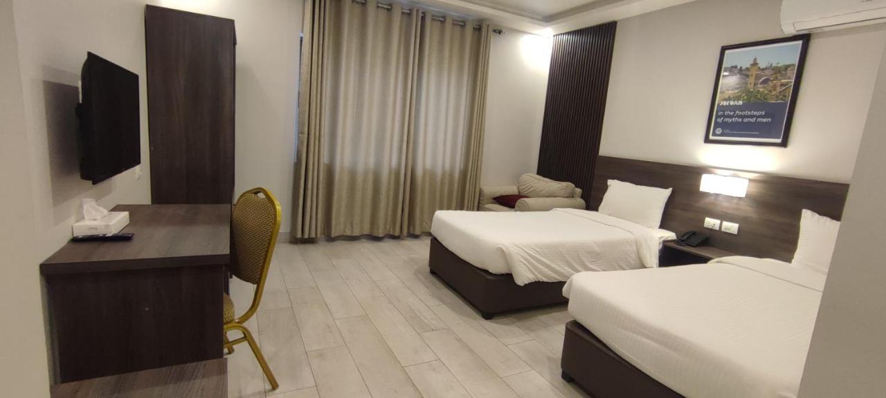 Black Iris Hotel II Madaba Exterior photo