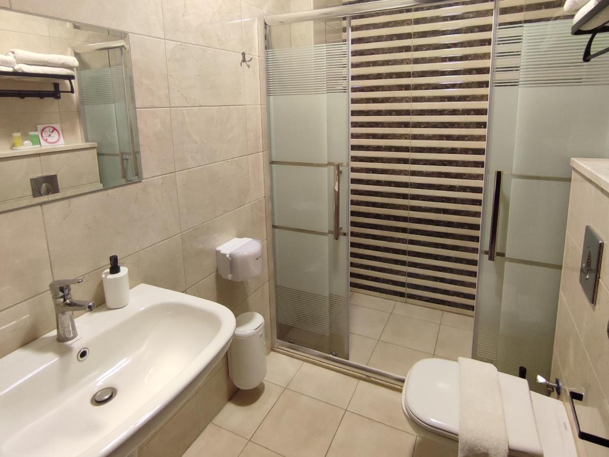 Black Iris Hotel II Madaba Exterior photo