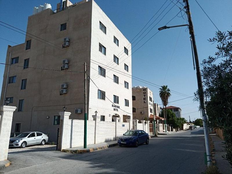 Black Iris Hotel II Madaba Exterior photo